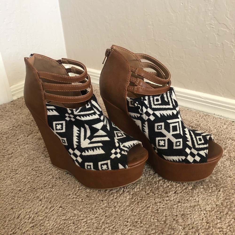 NWOT Tall Tribal Wedge